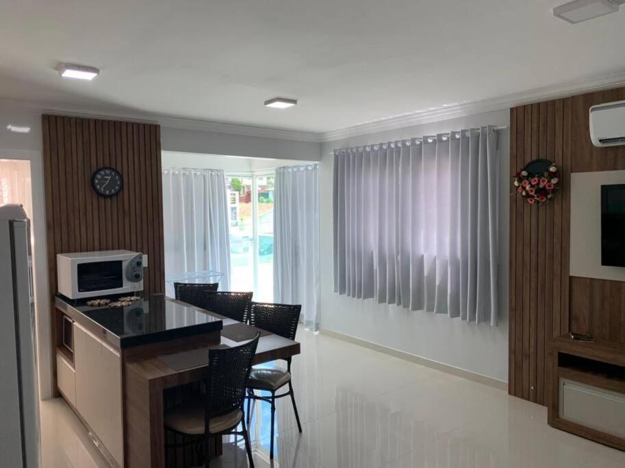 פיראטובה Lindo Apto Novo Na Avenida, Climatizado E Aconchegante מראה חיצוני תמונה